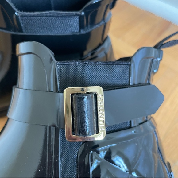 Hunter Refined Slim Fit Quilted Gloss Chelsea Boots - Picture 6 of 10